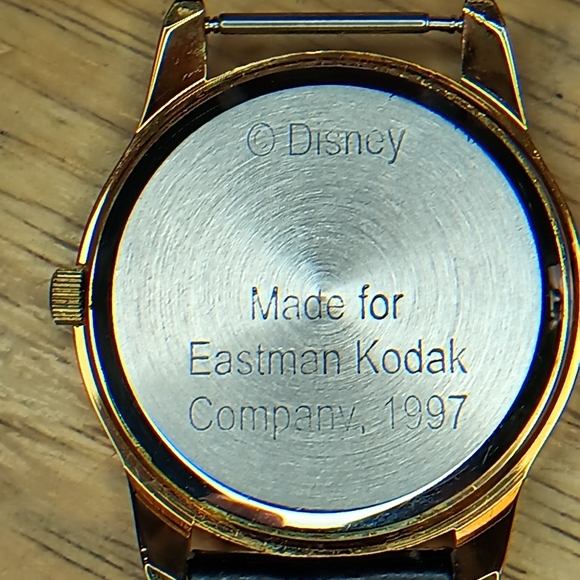 X Disney 25th anniversary of Walt Disney world. 2 hand quartz 1997 thank you - Picture 9 of 9